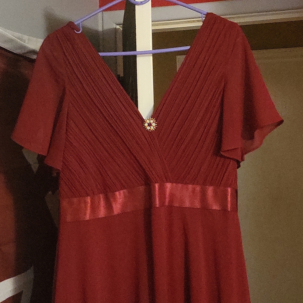 Maroon formal - Picture 3 of 15